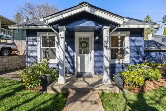 Building Photo - 740 Sterling St