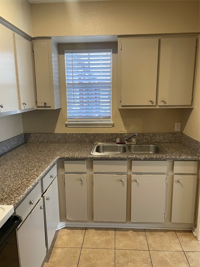 Photo - 4711 Palisade Dr Unit 407