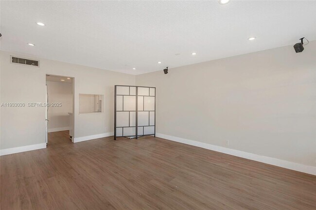 Photo - 16800 NE 15th Ave Unit 115