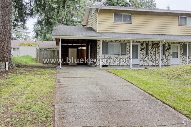 Building Photo - 2 Bed, 1.5 Baths Duplex in Hearthwood Neig... Rental