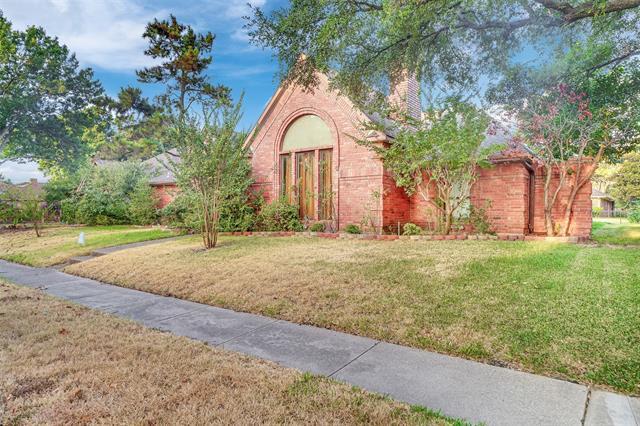 2105 Rolling Oak Ln