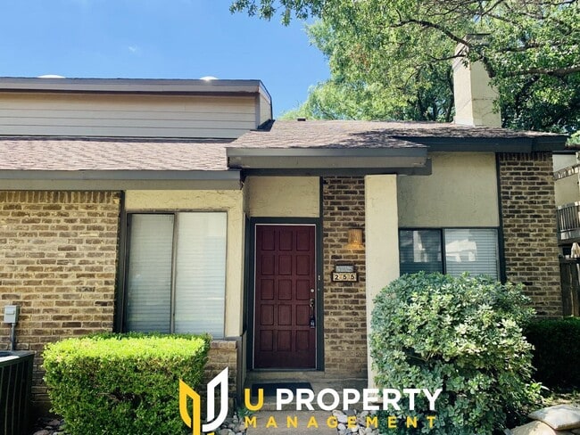 Building Photo - Spacious 2-Bed/2-Bath with High Ceilings, ... Unit 255, Rental
