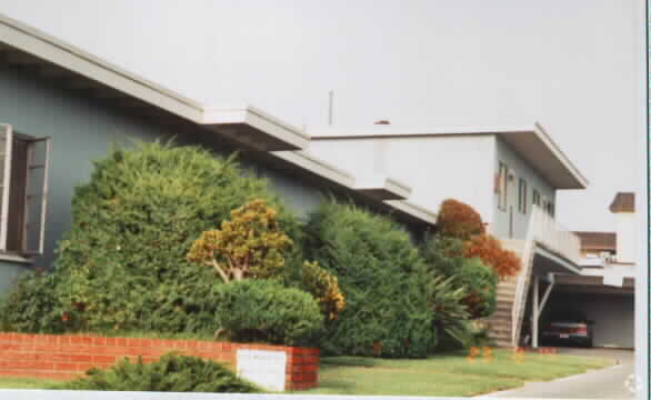 Photo - 4490 Menlo Ave