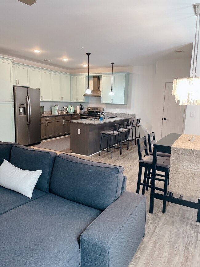 Photo - 7922 Shore Dr Unidad 306