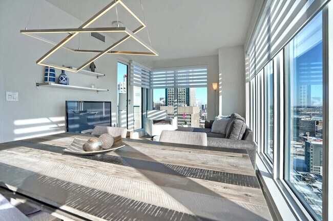 Photo - 1215 Rue Saint-Antoine O Unit ID1262041P