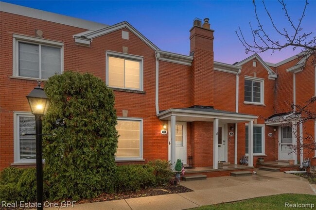 Building Photo - 699 St Clair Ave Unit 12