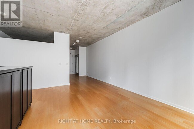 Photo - 333 Adelaide St E Unit 418