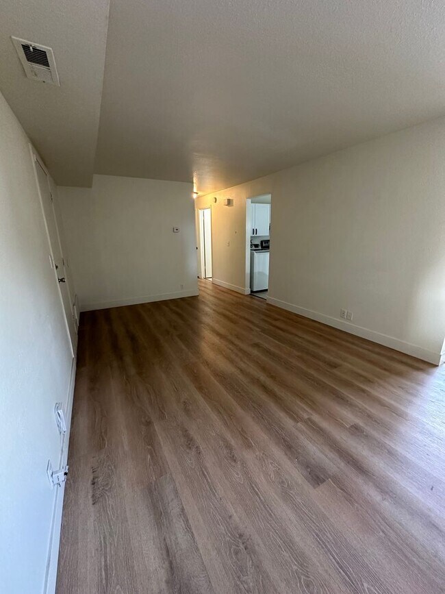 768 N Redwood Rd Unit 12