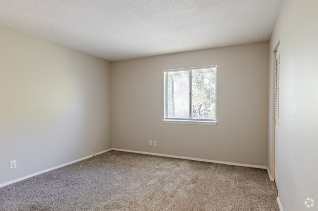 1BR, 1BA - Bedroom - The Village on University