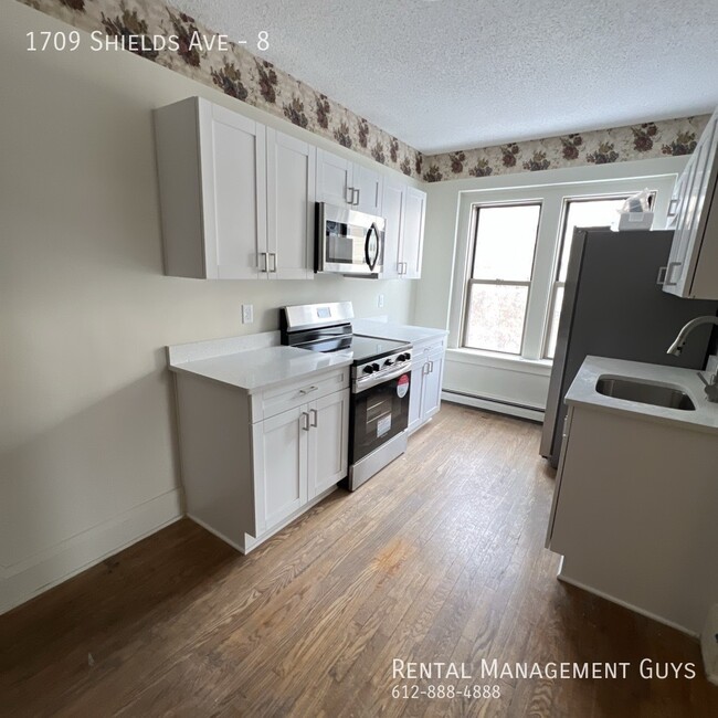 Huge 2 Bedroom! Completely Remodeled! - Huge 2 Bedroom! Completely Remodeled! Apartment Unit 8