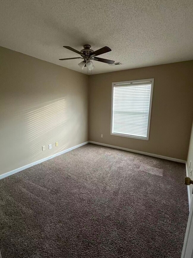 Photo - 7135 W Friendly Ave Unidad G