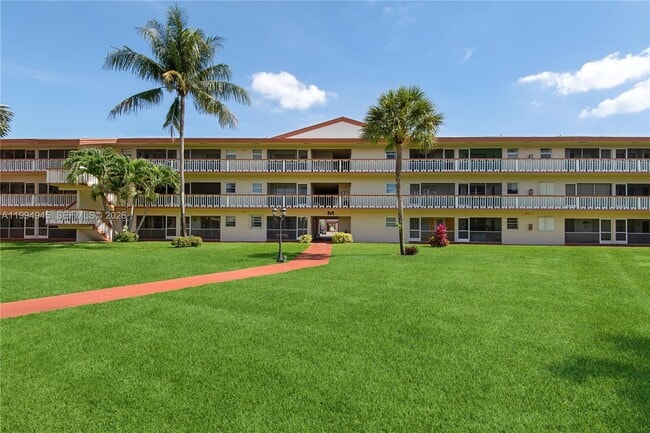 Building Photo - 5300 Washington St Unit C218