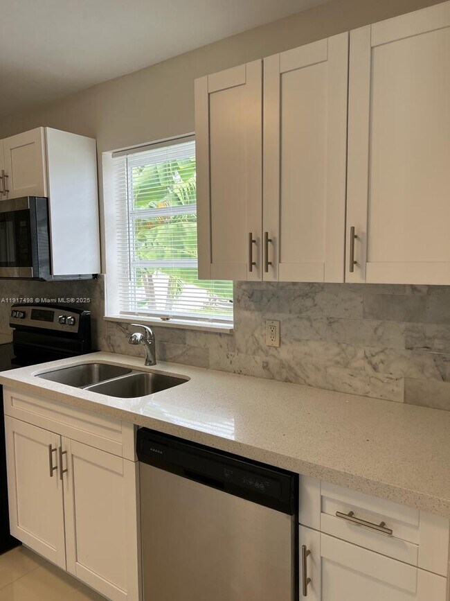 Photo - 1931 NE 55th Ct