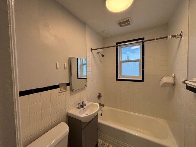 Photo - 3 BED - 1 BATH - OTTAWA - APARTMENT Unit 3 BED