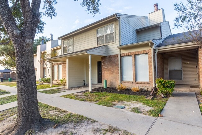Building Photo - 7850 Green Lawn Dr Rental