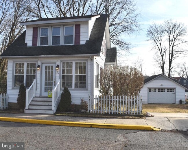 Building Photo - 19 Snowden Ave