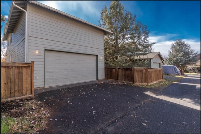 Photo - 21328 Oakview Dr