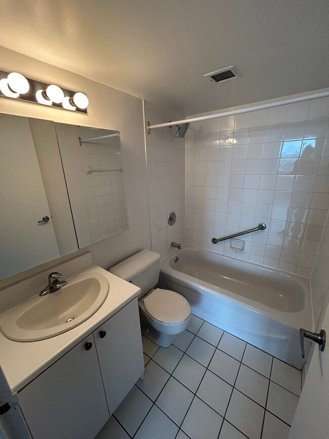 Photo - Le Gregor House