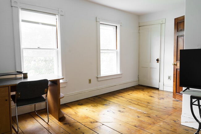 39 Forest St