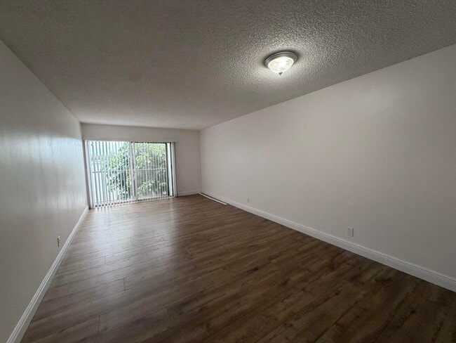 Photo - 8720 N Sherman Cir Unit 205