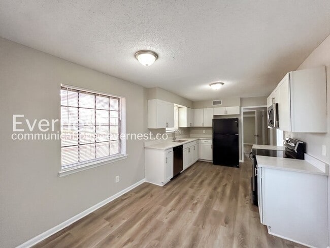Photo - 4 Bed, 2 Bath Home with Fenced Yard and Parking / Pet-Friendly / Available Soon!