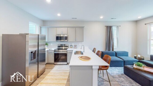 Photo - 2336 E 18th St