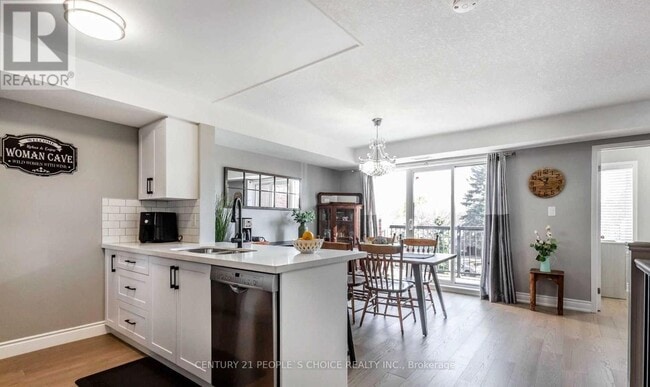 Photo - 45 Cedarhill Crescent