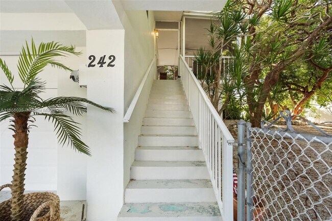 Building Photo - 242 Bougainvillea St Rental