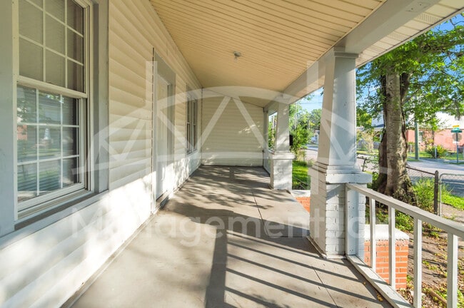 Photo - 2056 Moncrief Rd