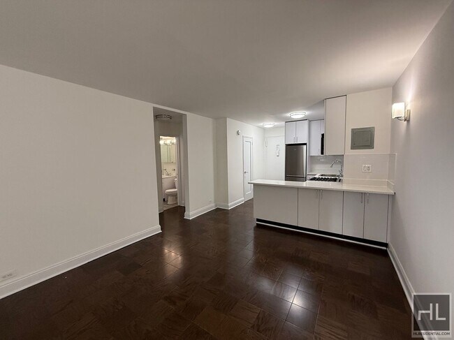 Photo - EAST 35 STREET Unidad 2I