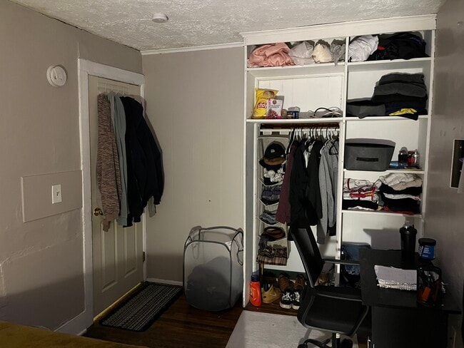 Photo - 2 Ford Unit A