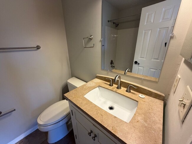 Photo - Great 2 bedroom fully renovated townhouse