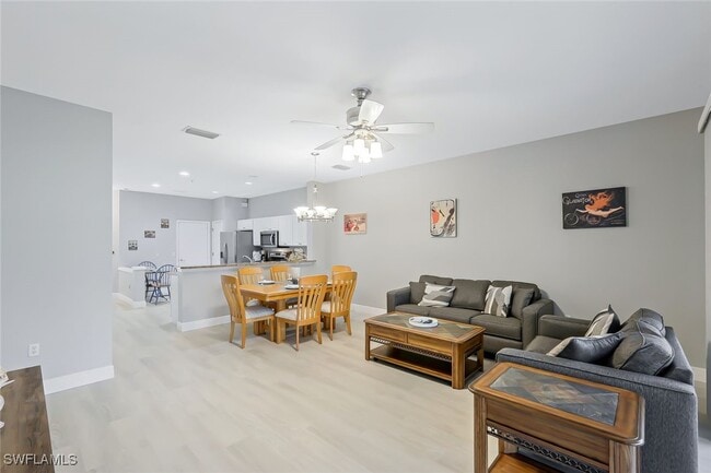 Photo - 836 Hampton Cir