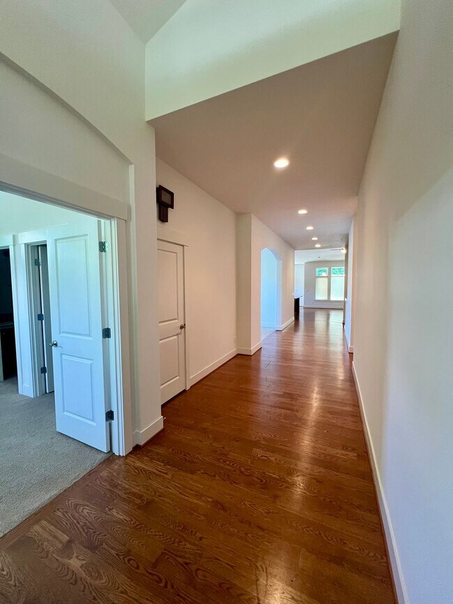 Photo - Spacious Home on Golf Course  - All Bedrooms En Suite