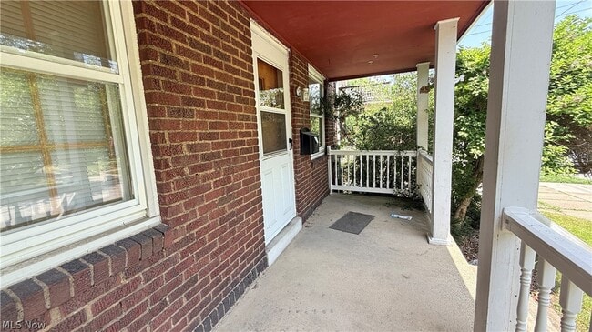 Photo - 592 Lindell St