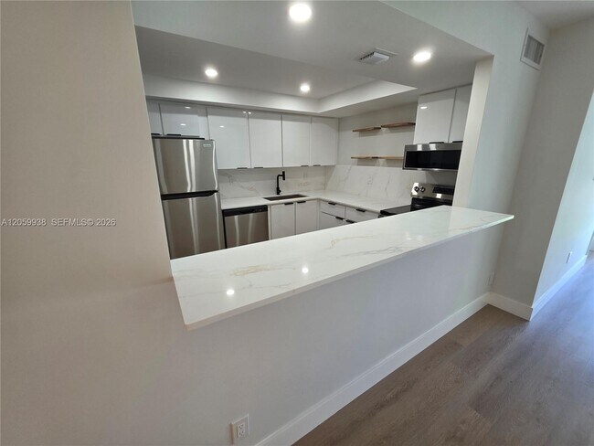 501 Three Islands Boulevard Unidad 112