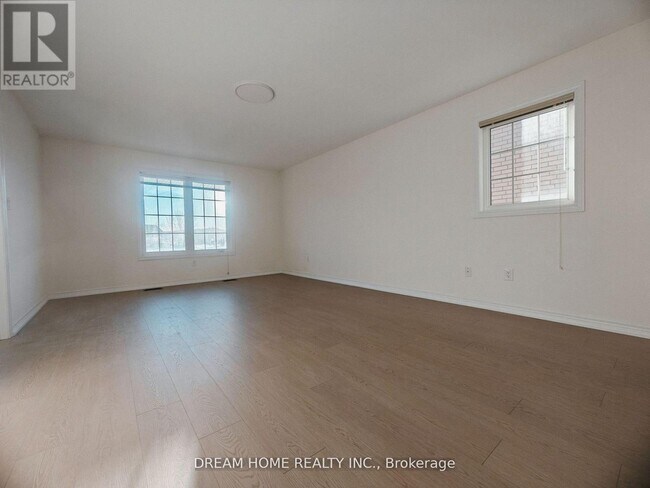 Photo - 10587 Woodbine Ave