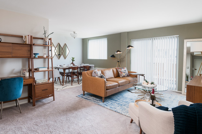 Spacious Living Area - The Metropolitan Bala Rental