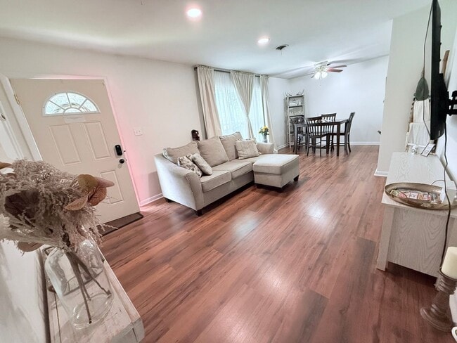 Photo - 924 Stoneykirk Dr