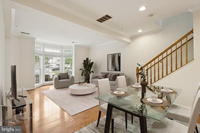 Photo - 2576 Eastbourne Dr