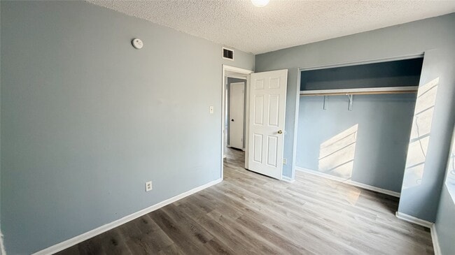 Building Photo - 111 S Drew Ave Unit 8