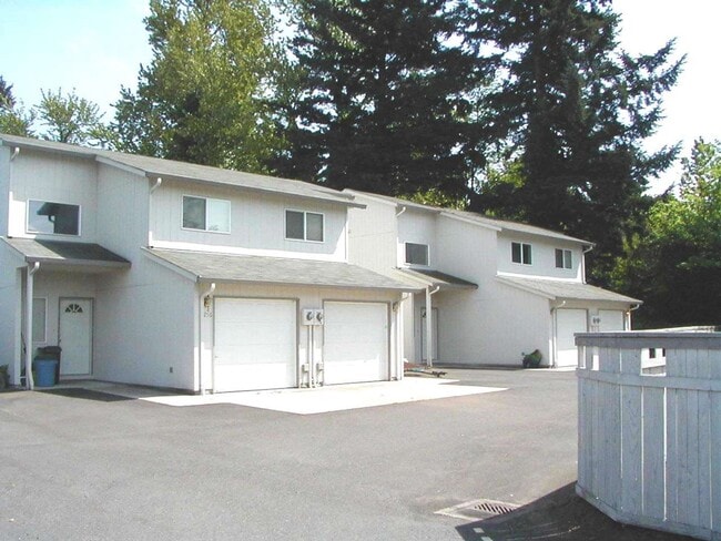 Building Photo - Tucked Away 2 Story, 3 Bed 1.5 Bath Duplex...