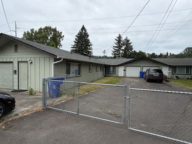 Building Photo - 1110 N. St- Kelso, WA