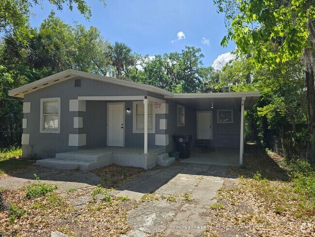 Building Photo - Updated 3 bedroom, 2 bath home