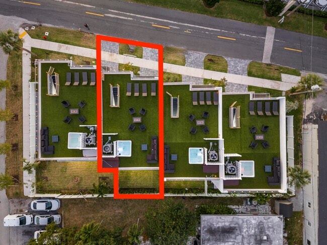 Photo - 1002 N Riverside Dr