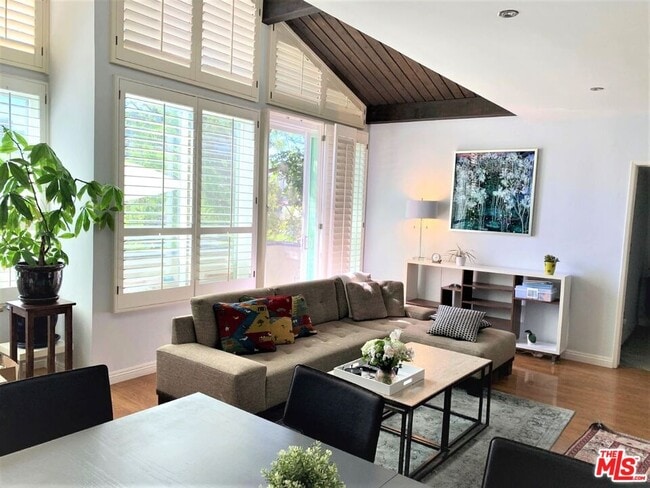 Building Photo - 10800 Holman Ave Unit PH3