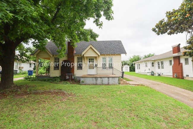 Photo - Beautifully Redone 1 Bedroom Duplex! Available for Immediate Move in!