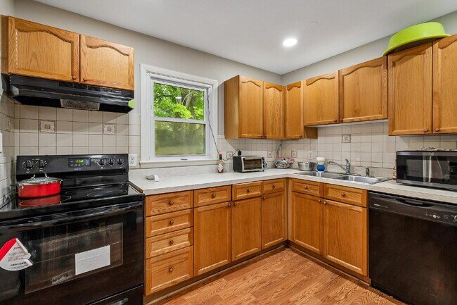 Photo - Charming and updated single-family home in a convenient Woodbridge location!
