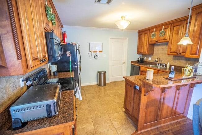 Photo - Charming Brick Home with Open Floor Plan & Great Outdoor Space in North Valdosta