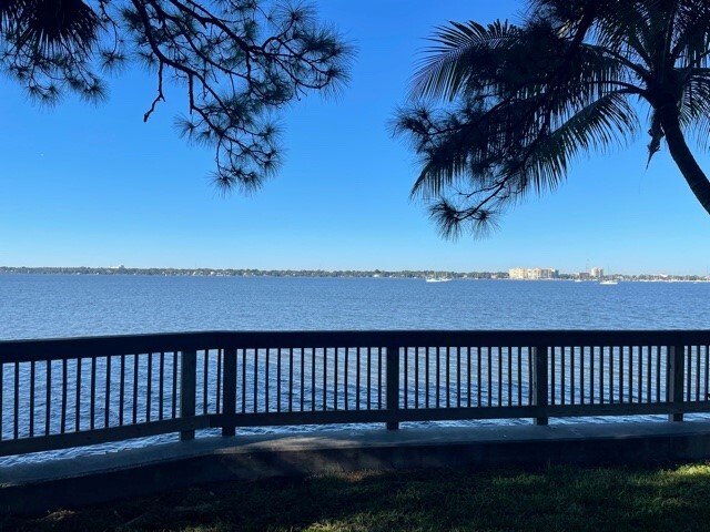 Building Photo - 225 S Tropical Trail